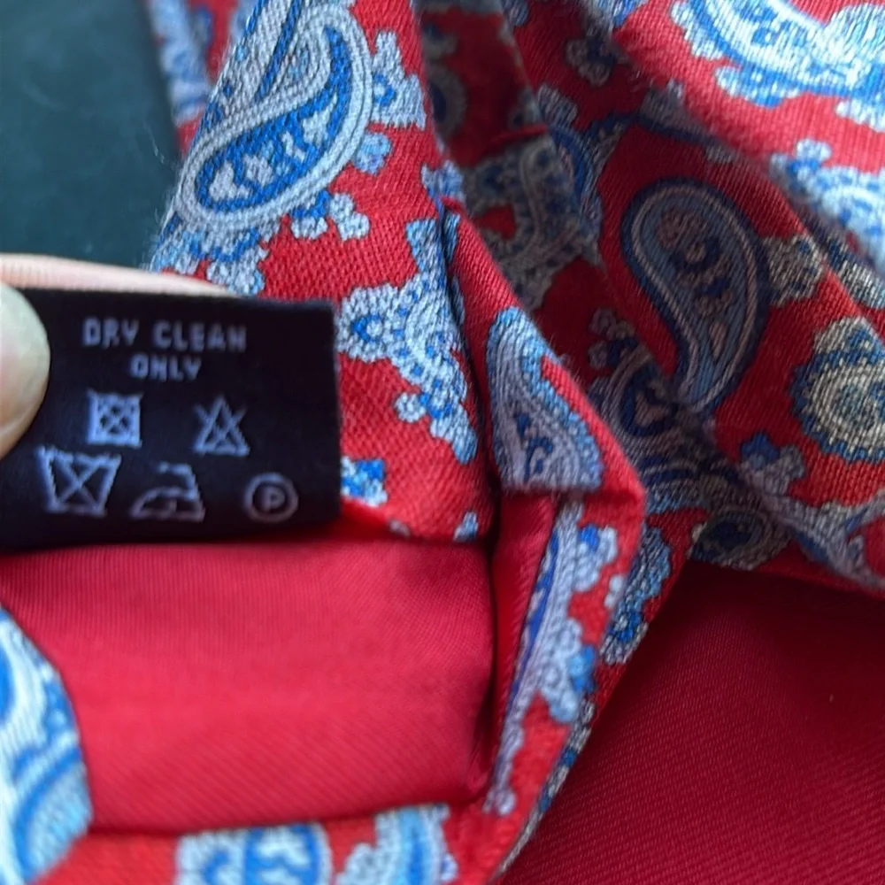 Ligatta Red and Blue Paisley Print Linen Tie
